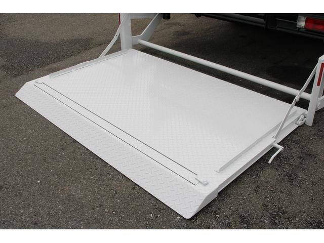 三菱ふそうキャンター平ボディ小型（2t・3t）[写真15]