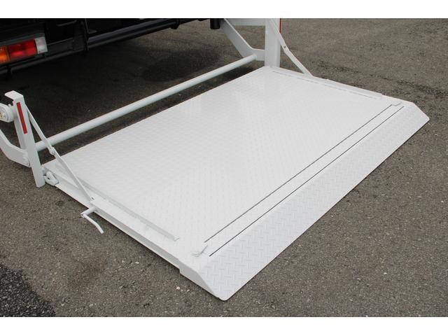 三菱ふそうキャンター平ボディ小型（2t・3t）[写真16]