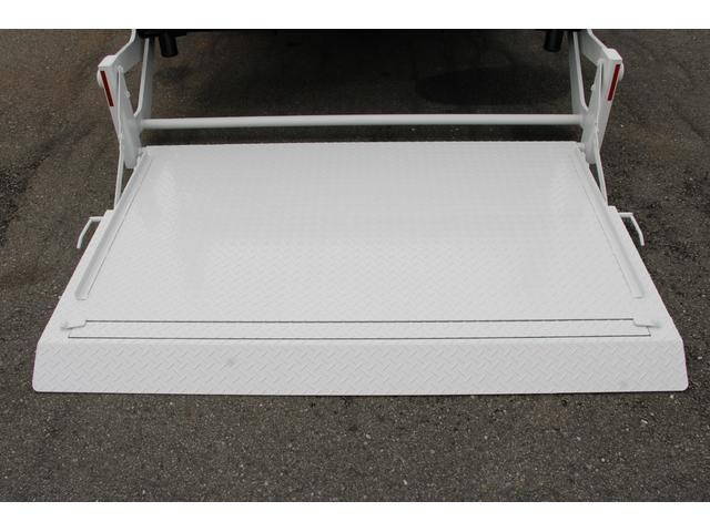 三菱ふそうキャンター平ボディ小型（2t・3t）[写真17]