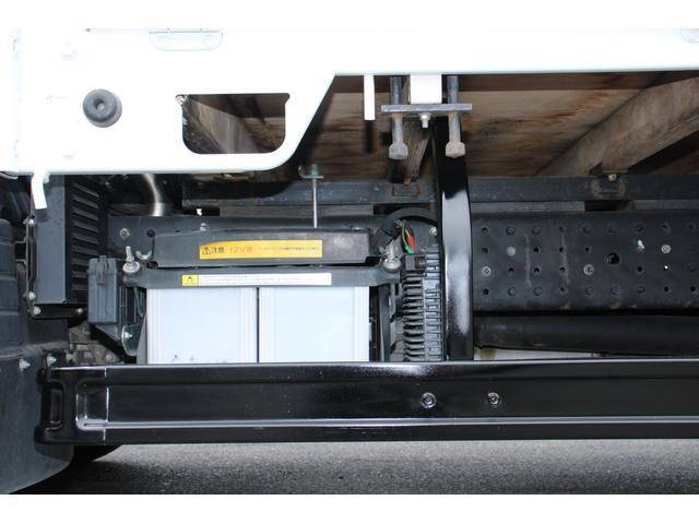 三菱ふそうキャンター平ボディ小型（2t・3t）[写真19]