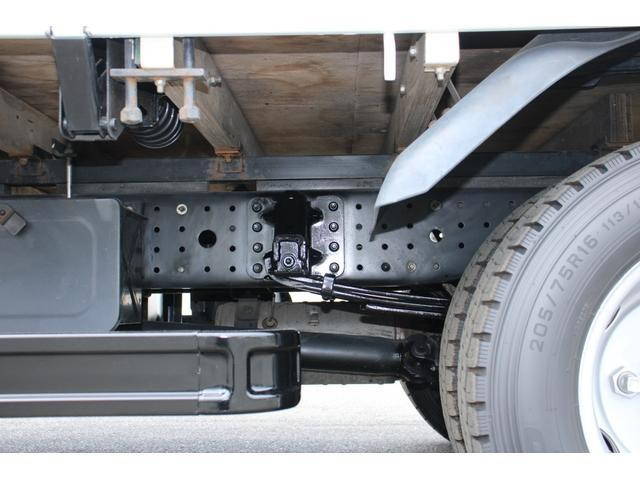 三菱ふそうキャンター平ボディ小型（2t・3t）[写真24]