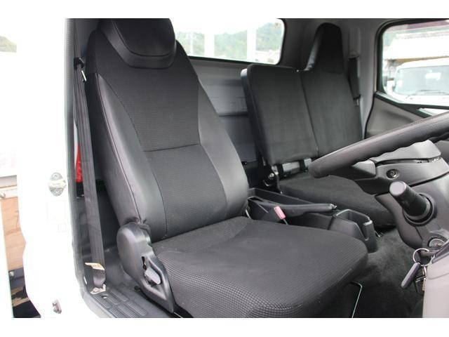 三菱ふそうキャンター平ボディ小型（2t・3t）[写真33]