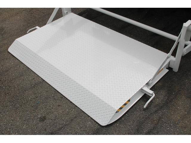 いすゞエルフ平ボディ小型（2t・3t）[写真17]