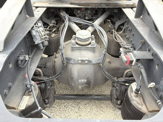 UDトラックスクオントレーラーヘッド（トラクターヘッド）大型（10t）[写真10]