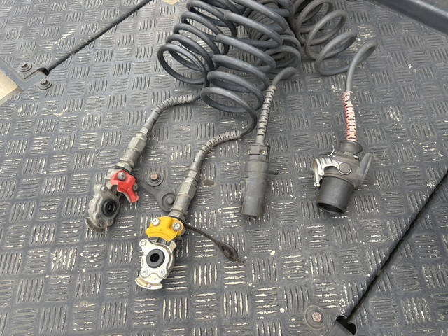 UDトラックスクオントレーラーヘッド（トラクターヘッド）大型（10t）[写真12]