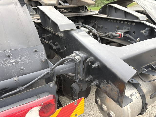 UDトラックスクオントレーラーヘッド（トラクターヘッド）大型（10t）[写真14]