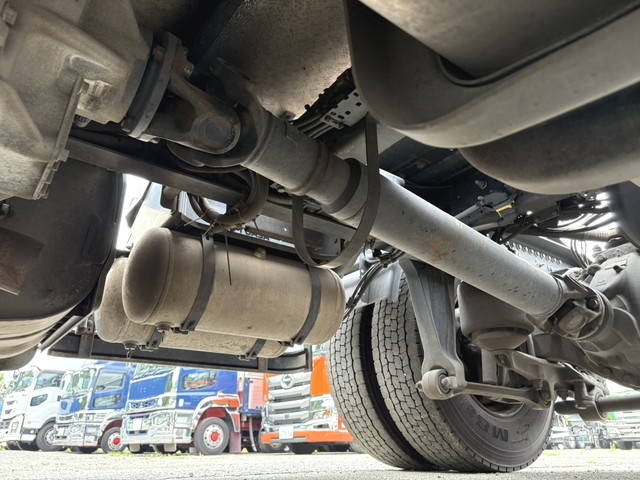 UDトラックスクオントレーラーヘッド（トラクターヘッド）大型（10t）[写真19]