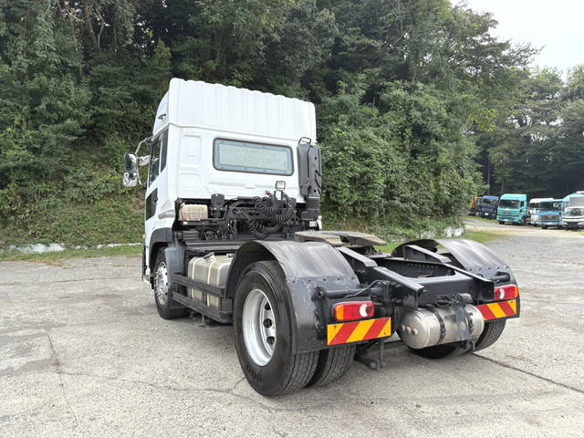 UDトラックスクオントレーラーヘッド（トラクターヘッド）大型（10t）[写真02]