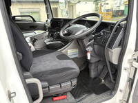 UDトラックスクオントレーラーヘッド（トラクターヘッド）大型（10t）[写真21]