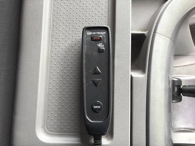 UDトラックスクオントレーラーヘッド（トラクターヘッド）大型（10t）[写真23]