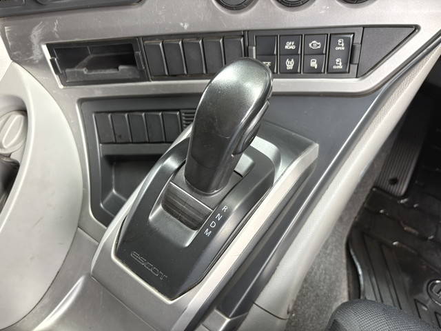 UDトラックスクオントレーラーヘッド（トラクターヘッド）大型（10t）[写真25]