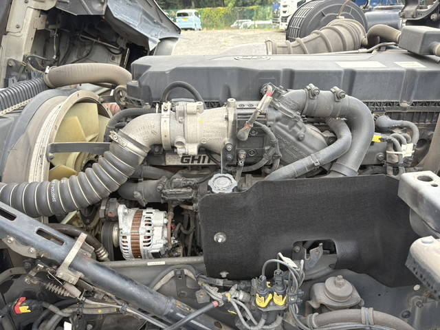 UDトラックスクオントレーラーヘッド（トラクターヘッド）大型（10t）[写真26]