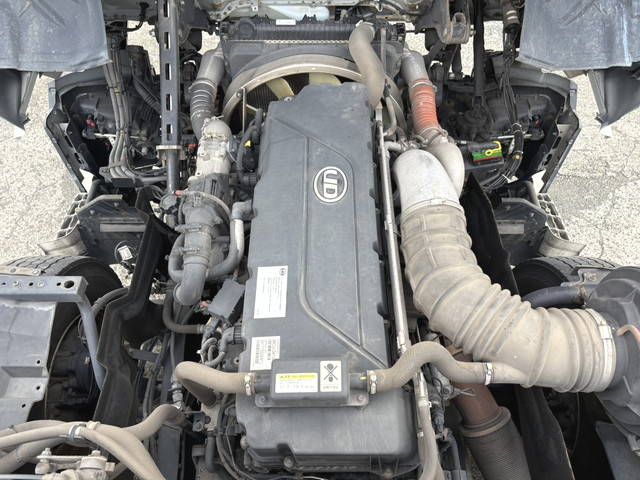 UDトラックスクオントレーラーヘッド（トラクターヘッド）大型（10t）[写真27]