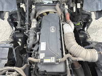 UDトラックスクオントレーラーヘッド（トラクターヘッド）大型（10t）[写真28]