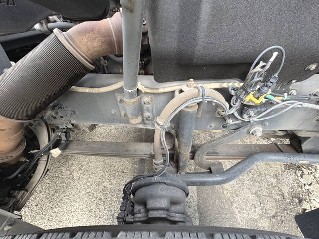 UDトラックスクオントレーラーヘッド（トラクターヘッド）大型（10t）[写真29]