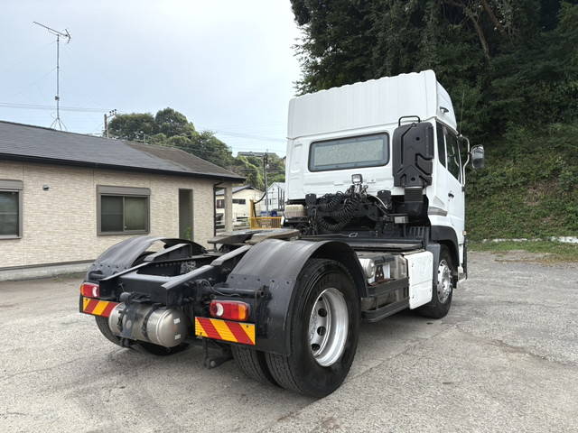UDトラックスクオントレーラーヘッド（トラクターヘッド）大型（10t）[写真03]