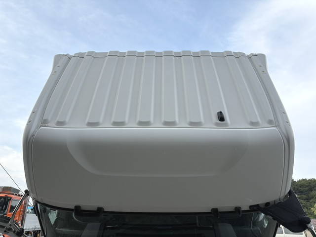 UDトラックスクオントレーラーヘッド（トラクターヘッド）大型（10t）[写真33]