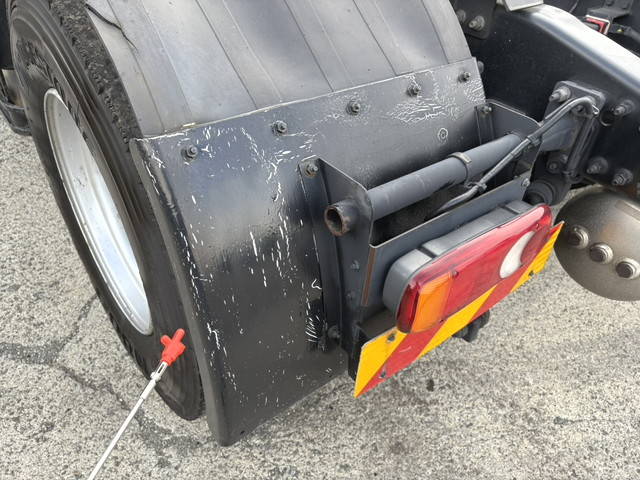 UDトラックスクオントレーラーヘッド（トラクターヘッド）大型（10t）[写真35]