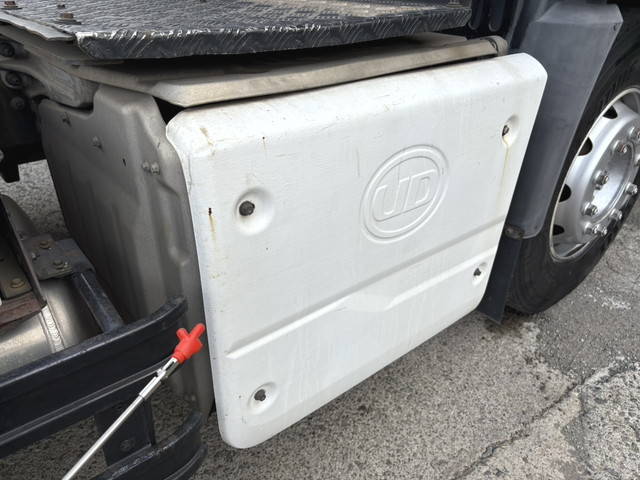 UDトラックスクオントレーラーヘッド（トラクターヘッド）大型（10t）[写真38]