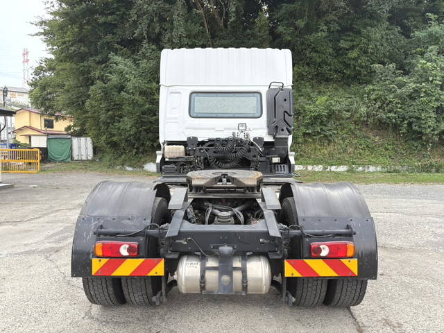 UDトラックスクオントレーラーヘッド（トラクターヘッド）大型（10t）[写真06]