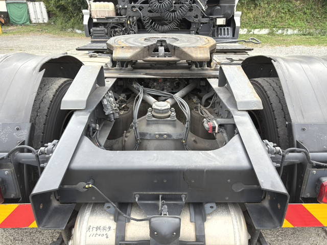 UDトラックスクオントレーラーヘッド（トラクターヘッド）大型（10t）[写真08]