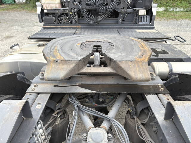 UDトラックスクオントレーラーヘッド（トラクターヘッド）大型（10t）[写真09]