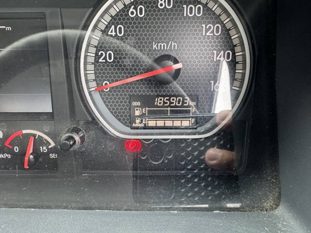 いすゞフォワードアルミウイング中型（4t）[写真12]