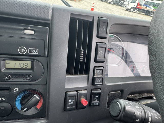 いすゞフォワードアルミウイング中型（4t）[写真13]