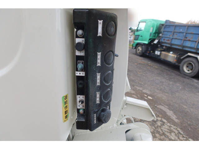 日野デュトロパッカー車（塵芥車）小型（2t・3t）[写真09]