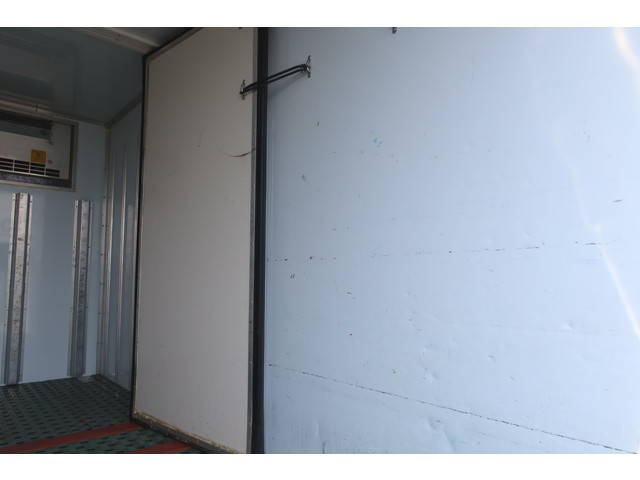 いすゞエルフ冷凍車（冷蔵車）小型（2t・3t）[写真38]