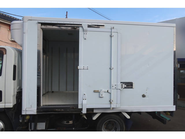 いすゞエルフ冷凍車（冷蔵車）小型（2t・3t）[写真07]