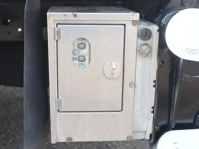 いすゞエルフ平ボディ小型（2t・3t）[写真11]