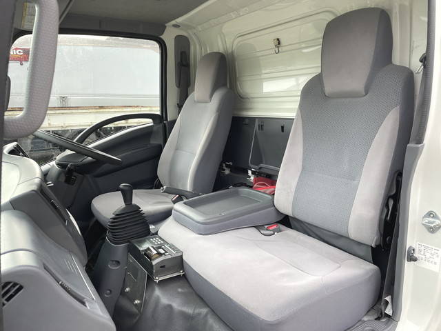 いすゞエルフ冷凍車（冷蔵車）小型（2t・3t）[写真32]