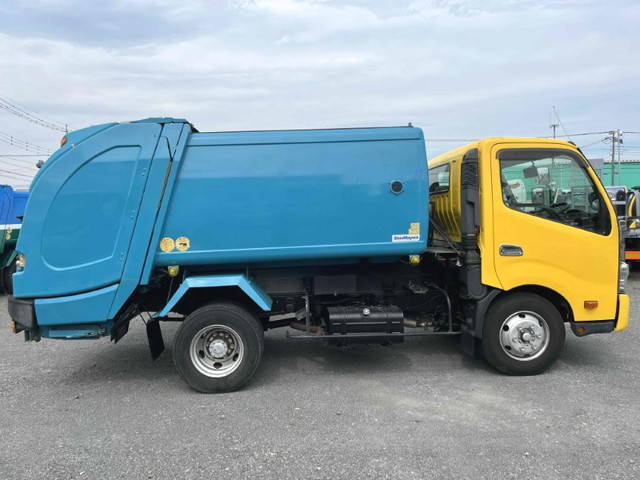 日野デュトロパッカー車（塵芥車）小型（2t・3t）[写真04]
