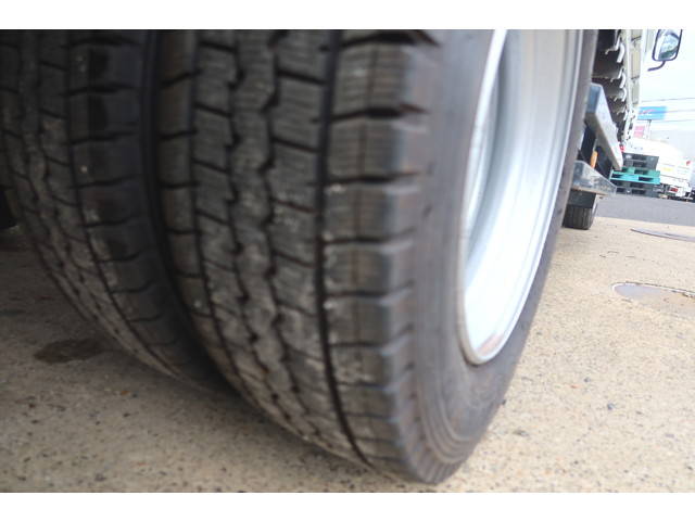 三菱ふそうキャンター平ボディ小型（2t・3t）[写真11]