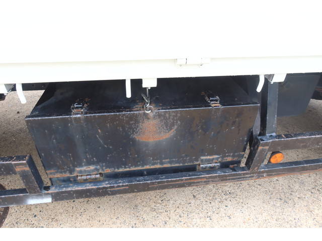 三菱ふそうキャンター平ボディ小型（2t・3t）[写真15]