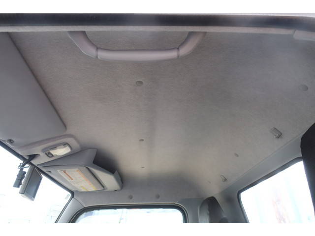 三菱ふそうキャンター平ボディ小型（2t・3t）[写真38]