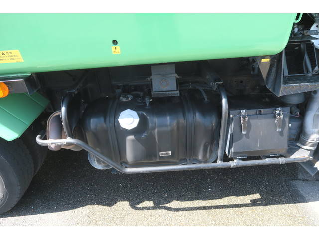 いすゞエルフパッカー車（塵芥車）小型（2t・3t）[写真12]