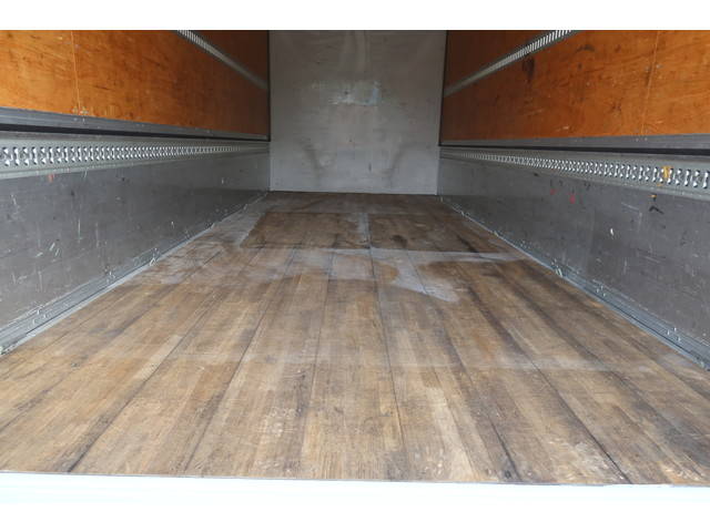 いすゞフォワードアルミウイング中型（4t）[写真12]