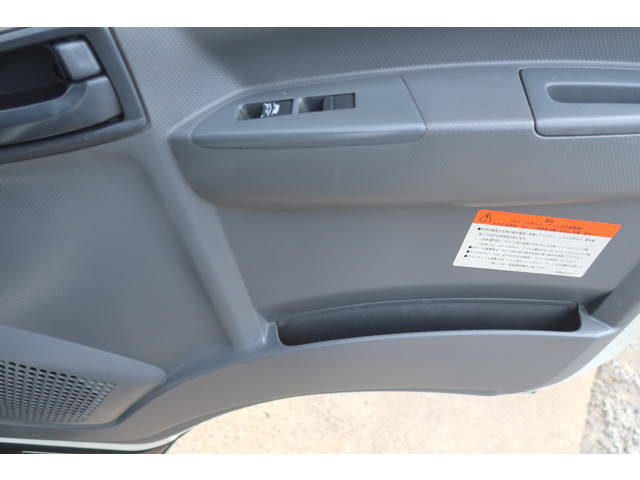 いすゞフォワードアルミウイング中型（4t）[写真28]