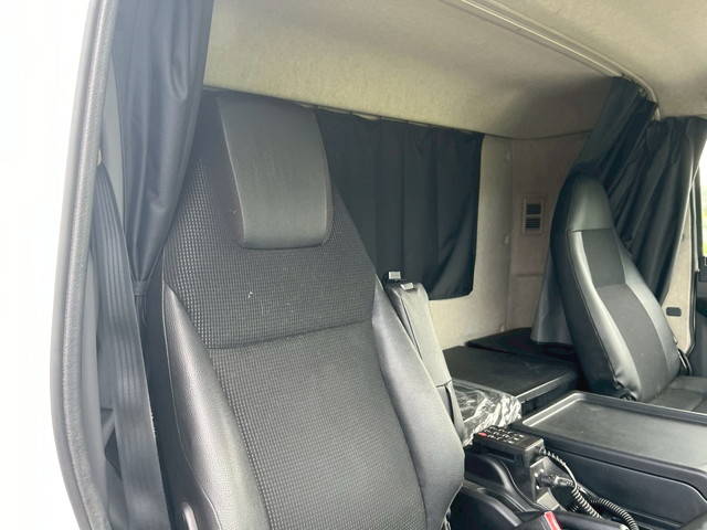 三菱ふそうファイターアルミウイング中型（4t）[写真14]