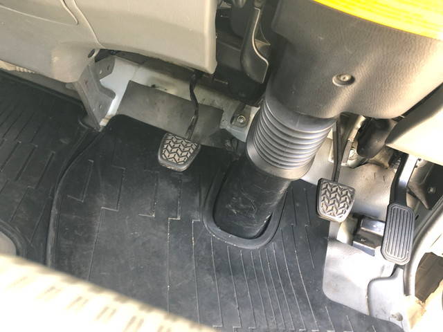 トヨタトヨエース平ボディ小型（2t・3t）[写真12]