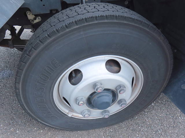 いすゞフォワード冷凍車（冷蔵車）中型（4t）[写真13]