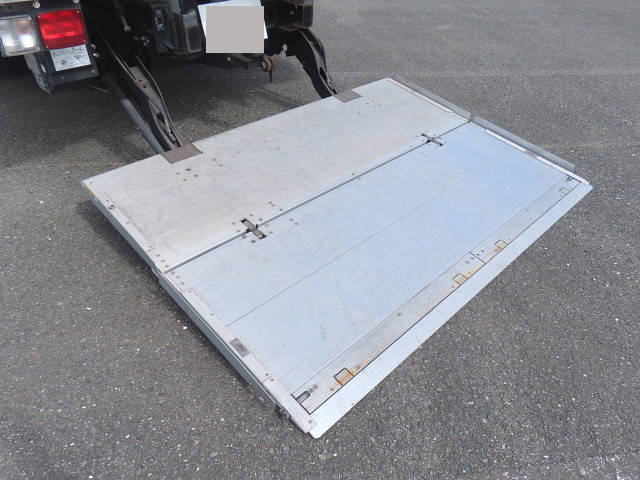 いすゞフォワード冷凍車（冷蔵車）中型（4t）[写真34]