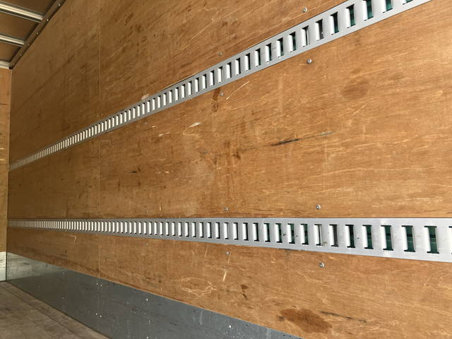 三菱ふそうキャンターアルミバン小型（2t・3t）[写真15]