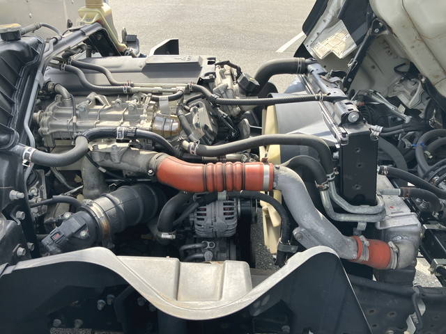 三菱ふそうキャンターアルミバン小型（2t・3t）[写真26]