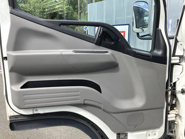 三菱ふそうキャンターアルミバン小型（2t・3t）[写真29]