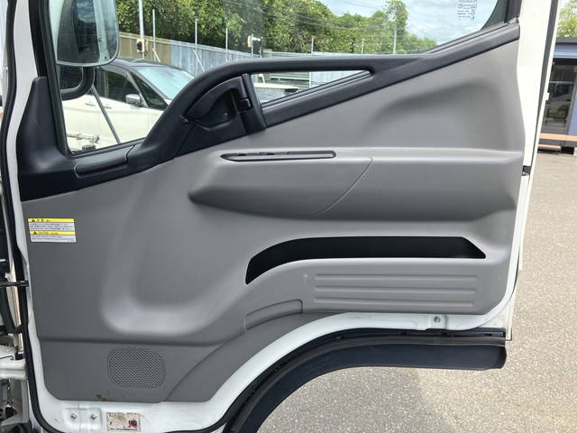 三菱ふそうキャンターアルミバン小型（2t・3t）[写真30]
