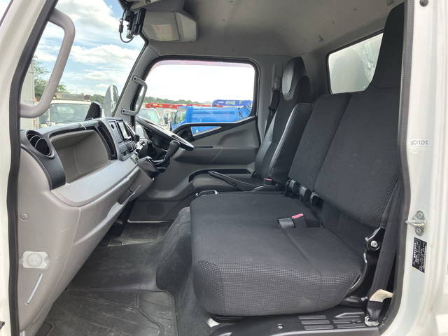 三菱ふそうキャンターアルミバン小型（2t・3t）[写真32]