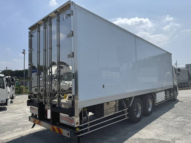 日野プロフィア冷凍車（冷蔵車）大型（10t）[写真02]